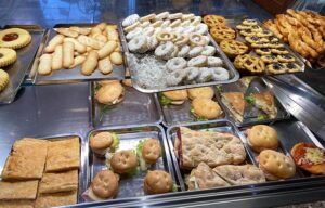 Pasticceria Andrea in Compiobbi offers a wide variety of food.