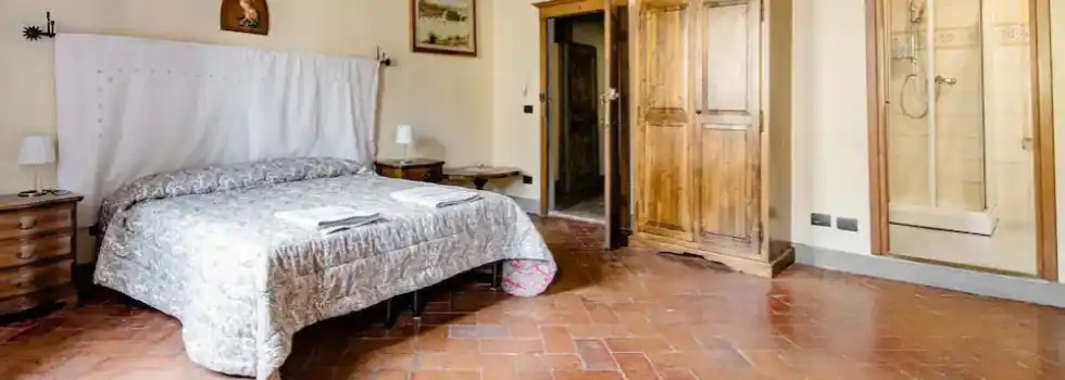La Guardia B&B - building flowers - cover